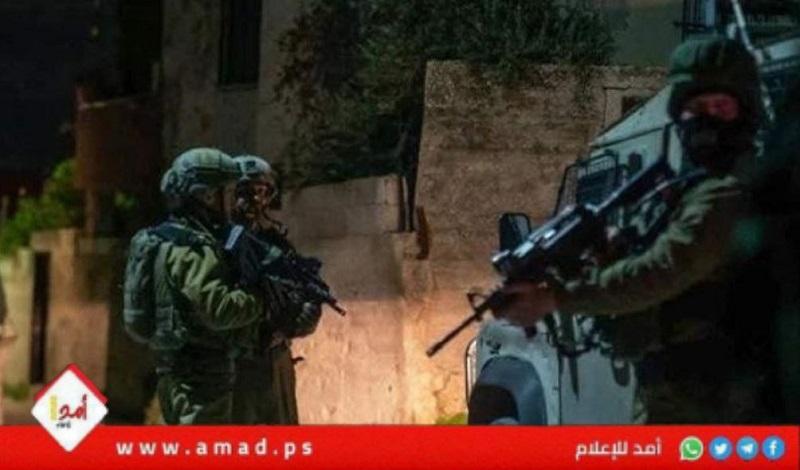 قوات الاحتلال وفرق المستوطنين تواصل حملة اعتقالات ومداهمات واسعة في الضفة والقدس