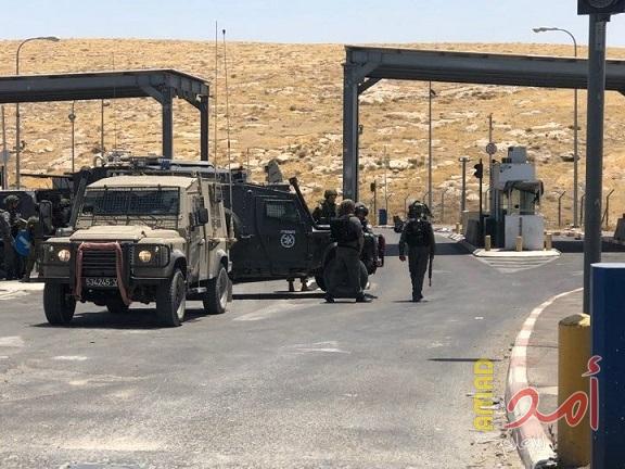 الجدار والاستيطان: 942 حاجزا وبوابة عسكرية للاحتلال في الضفة وسط توسع منظومة الإغلاق